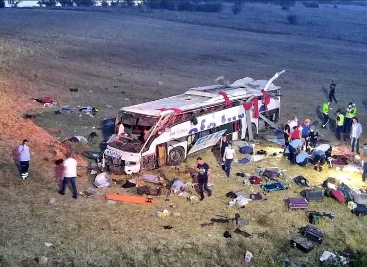 Balıkesir’de trafik kazası! 14 Ölü, 18 yaralı.