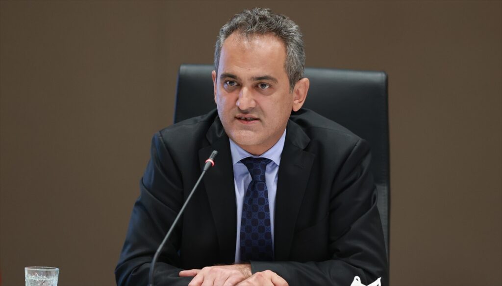 Milli Eğitim Bakanı Özer: Tüm okullarımızda uyulması gereken kuralları belirledik