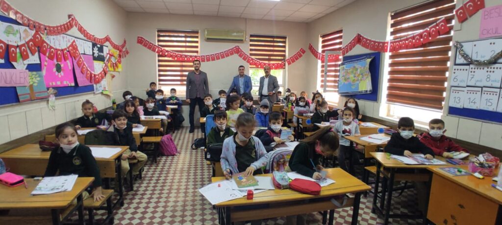 Hayırsever İş Adamı Ziya Sevil Öğrencileri Sevindirdi