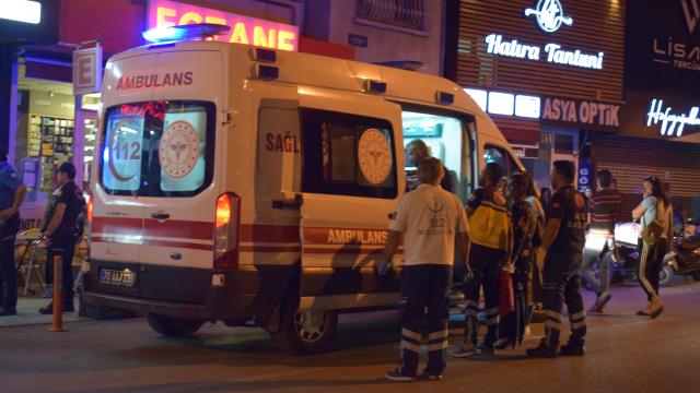 Sıra bekleme kavgasında 3 kişi bıçaklandı