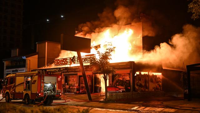 Ankara’da bir markette yangın çıktı