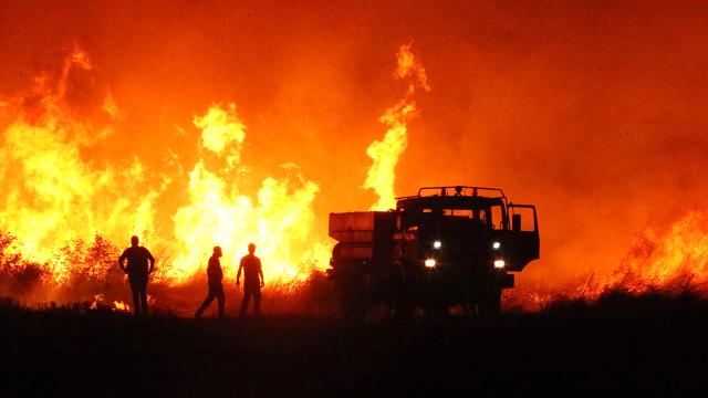 Bakan Yumaklı: 4 gece görüş helikopteriyle mücadeleye devam ediyoruz