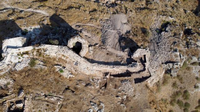 Fethiye Kalesi kazısında tiyatro ve yol ortaya çıkarıldı