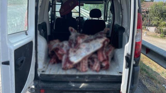Aydın’da ele geçirilen 300 kilogram kaçak et imha edildi
