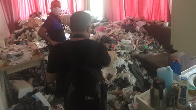 Kayseri’de kiracının terk ettiği evden kilolarca çöp çıktı