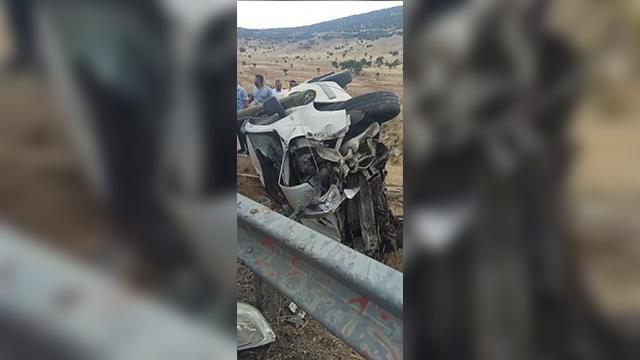 Mardin’de hafif ticari araç elektrik direğine çarptı: 1 ölü, 3 yaralı