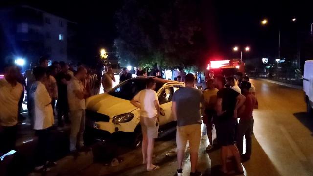 Otomobil binanın otoparkına düştü