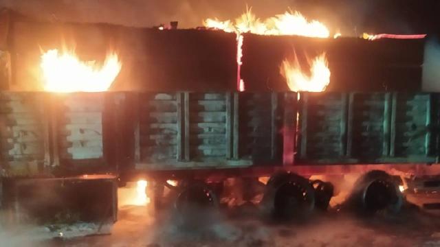 Sunta yüklü tır alev alev yandı