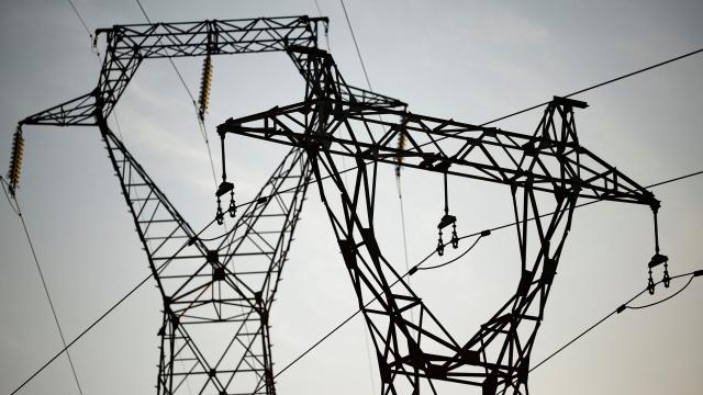 Fransa’da hatlardaki arıza nedeniyle hanelere elektrik verilemiyor