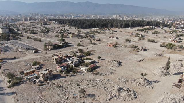 Hatay’da vatandaşlar yıllarca yaşadığı sokakları tanıyamaz hale geldi