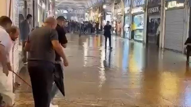 Kapalıçarşı ve Tahtakale’yi su bastı