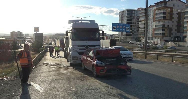Kırıkkale’de zincirleme kaza: 2 kişi yaralandı