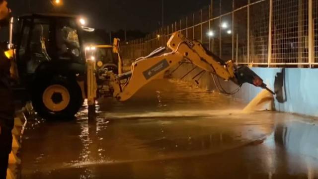 Küçükçekmece Belediyesine ait garaj sular altında kaldı