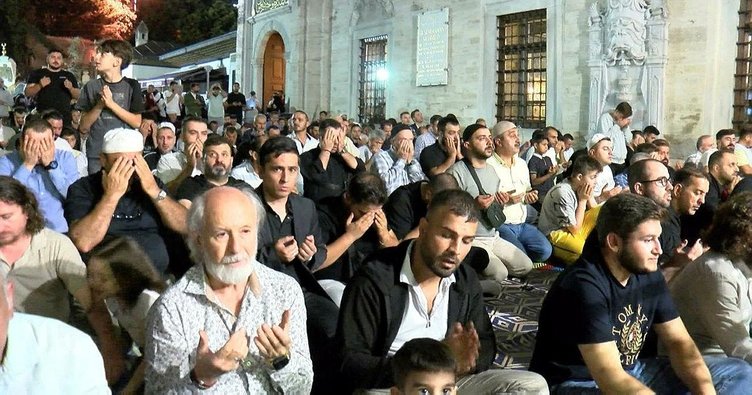 Mevlit Kandili’nde vatandaşlar camilere akın etti