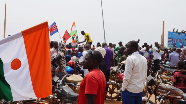 Fransa’da Macron’un Nijer’den çekilme kararına eleştiriler