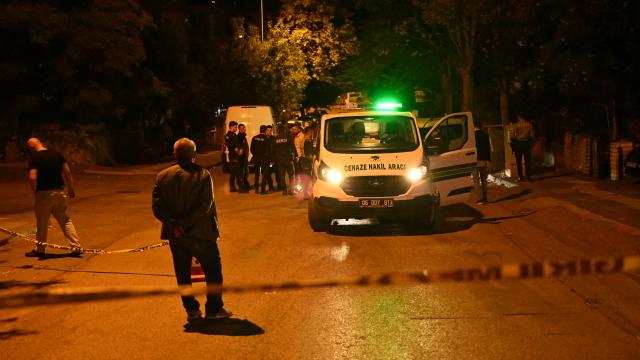 Araç içerisinde tartıştığı arkadaşını silahla vurarak öldürdü