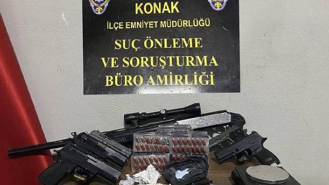 Suç makinesi kıskıvrak yakalandı, evinde cephanelik çıktı