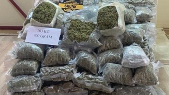 Osmaniye’de bir otomobilde 103,7 kilogram uyuşturucu ele geçirildi