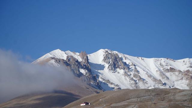 Erciyes’e kar yağdı