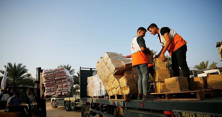 Gazze için insani yardım taşıyan 12 tır daha Refah Sınır Kapısı’ndan giriş yaptı