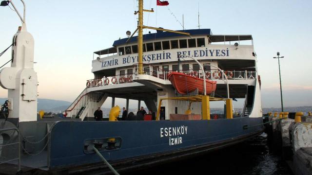 İzmir’de arabalı vapur seferleri durduruldu