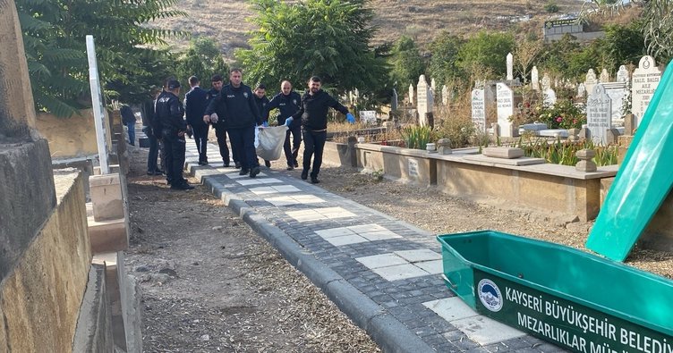 Mezarlıkta kalbinden bıçaklanarak öldürüldü
