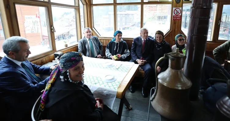 Başkan Erdoğan’a Ayder’de yoğun ilgi… İncelemelerde bulunduğu yayladan bu kareleri paylaştı