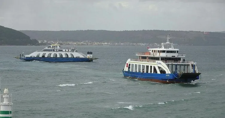 Çanakkale Boğazı’nda fırtına feribot trafiğini aksattı