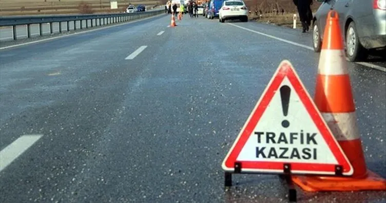 Sivas’ta yolcu otobüsü park halindeki tıra çarptı