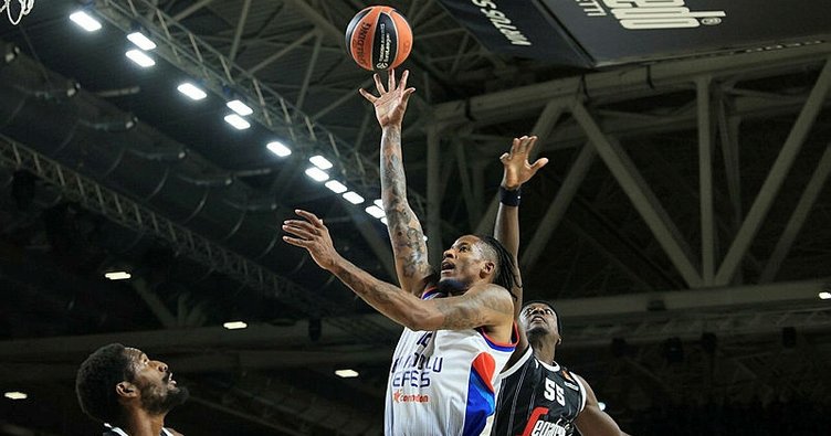 THY Euroleague’de Anadolu Efes, Bologna’ya mağlup oldu